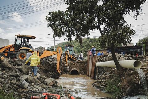 Cuatro ductos cajón contra las inundaciones se construyen en Sergio Toral, en el noroeste de Guayaquil