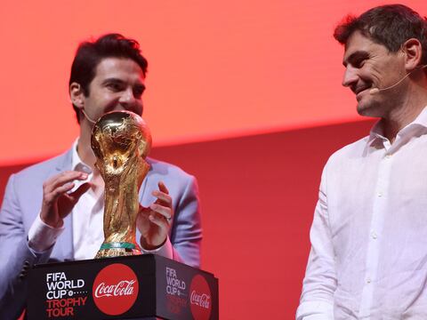 Iker Casillas y Kaká presentan en Dubái la gira de la Copa Mundial