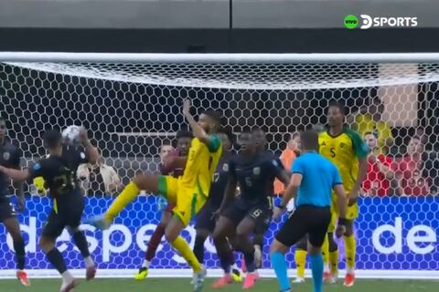 Conmebol tilda de ‘incorrecta’ la decisión del árbitro Cristian Garay en la jugada polémica de Alan Franco ante Jamaica