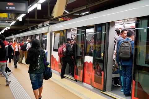 Metro de Quito alcanzó 201.000 viajes, un récord hasta el momento, pero aún está a la mitad de la meta deseada
