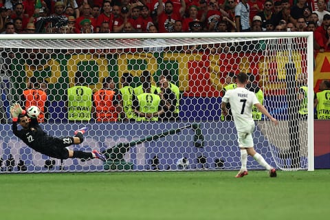 Las manos de Diogo Costa llevan a Portugal a los cuartos de final de la Euro 2024