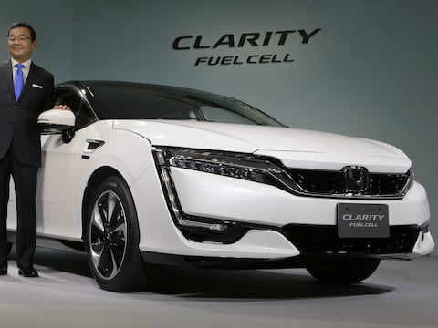 Honda lanza nuevo modelo de auto de hidrógeno