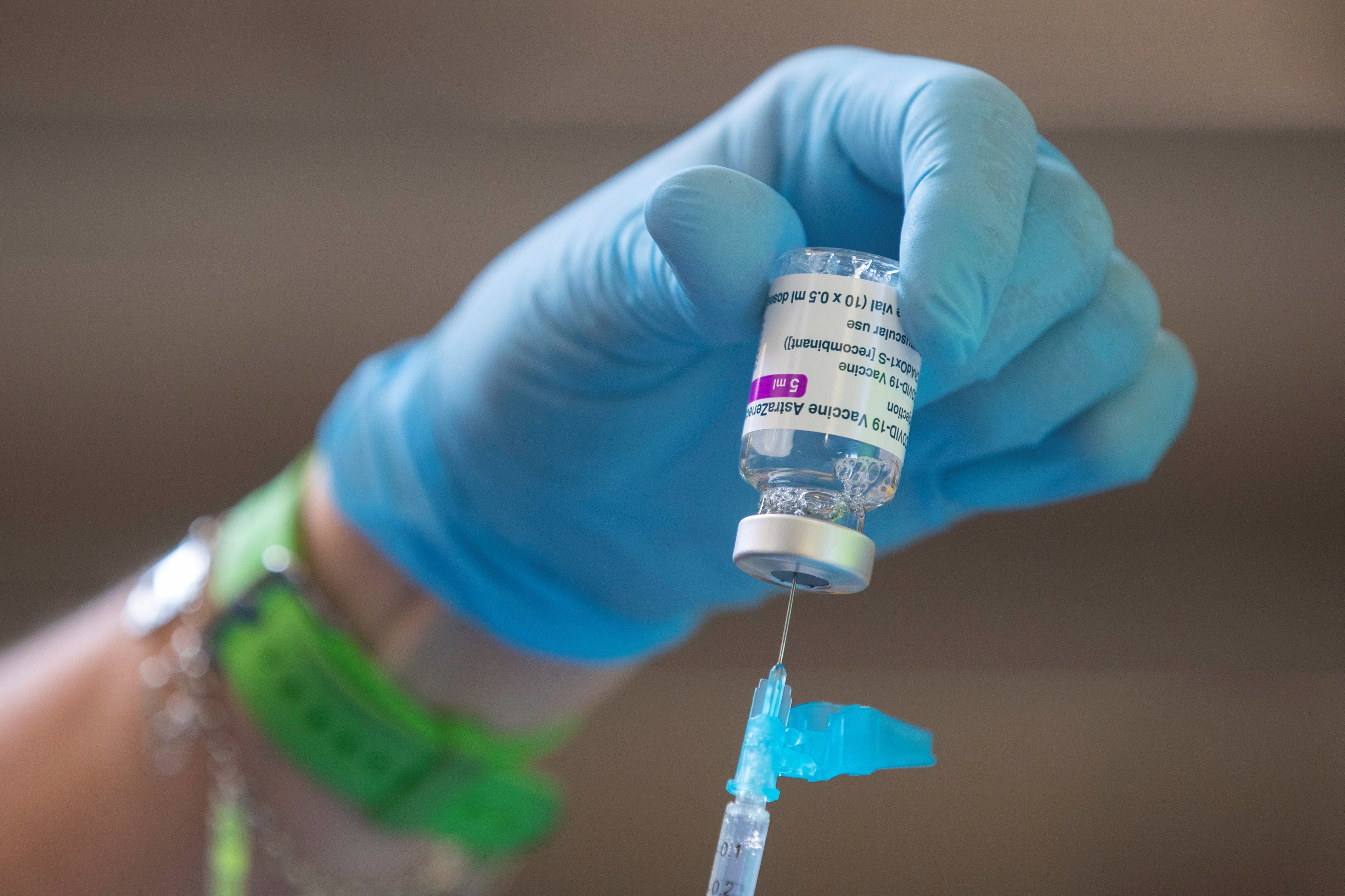 OMS pide a farmacéuticas compartir el 50% de sus vacunas anticovid con la iniciativa Covax
