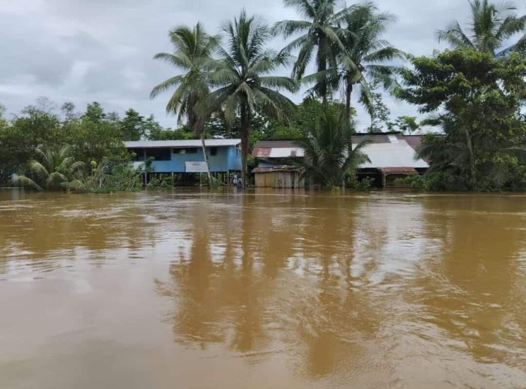 Desbordamiento del río Cayapas inunda poblados de la nacionalidad chachi, en el norte de Esmeraldas