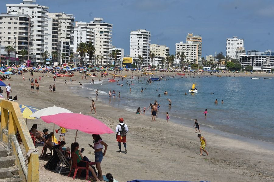 Viajes a la playa, reuniones por graduaciones y otras celebraciones en las que se irrespetan medidas están aumentando los casos de COVID-19 en Guayaquil