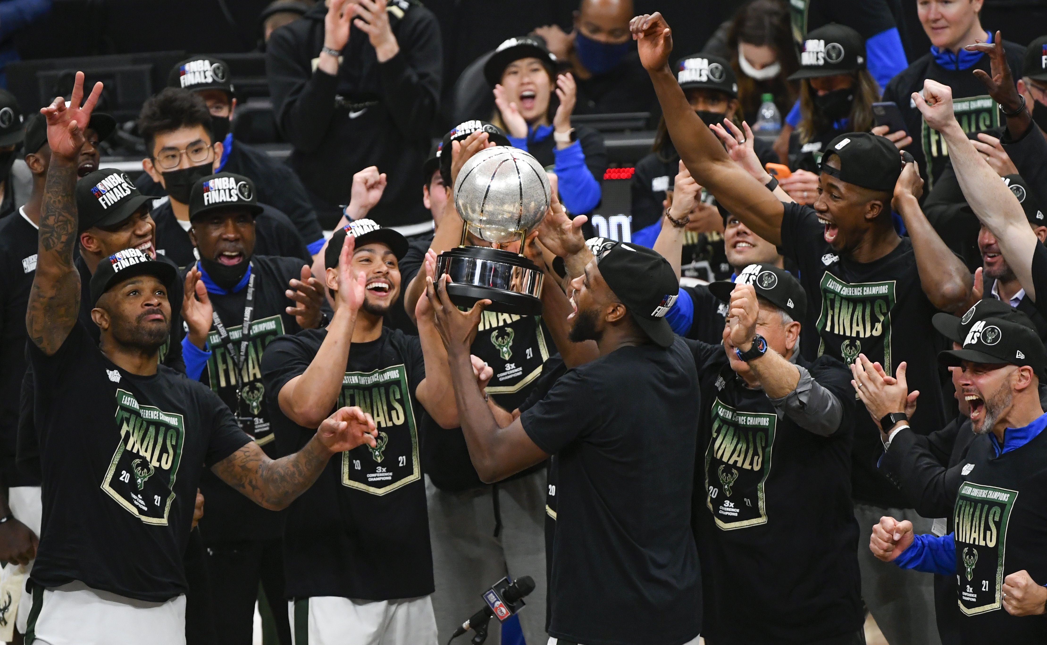 Bucks de Milwaukee y Suns de Phoenix definirán al campeón de la NBA