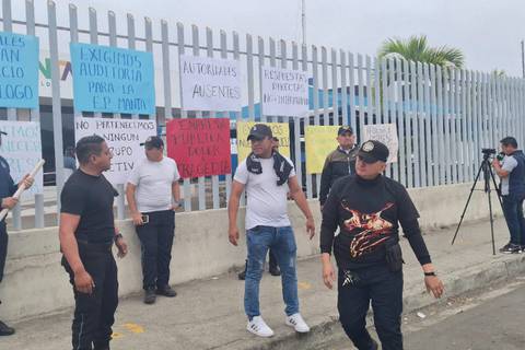 ‘Nos están matando y el Municipio no hace nada’, señalan los agentes de tránsito en Manta