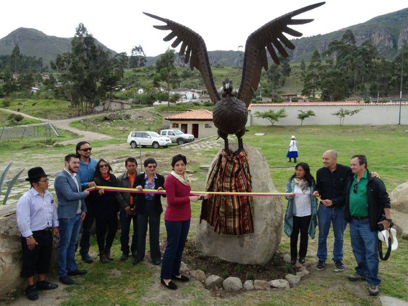 El cóndor Arturo tiene su escultura en Susudel | Intercultural | Noticias | El Universo