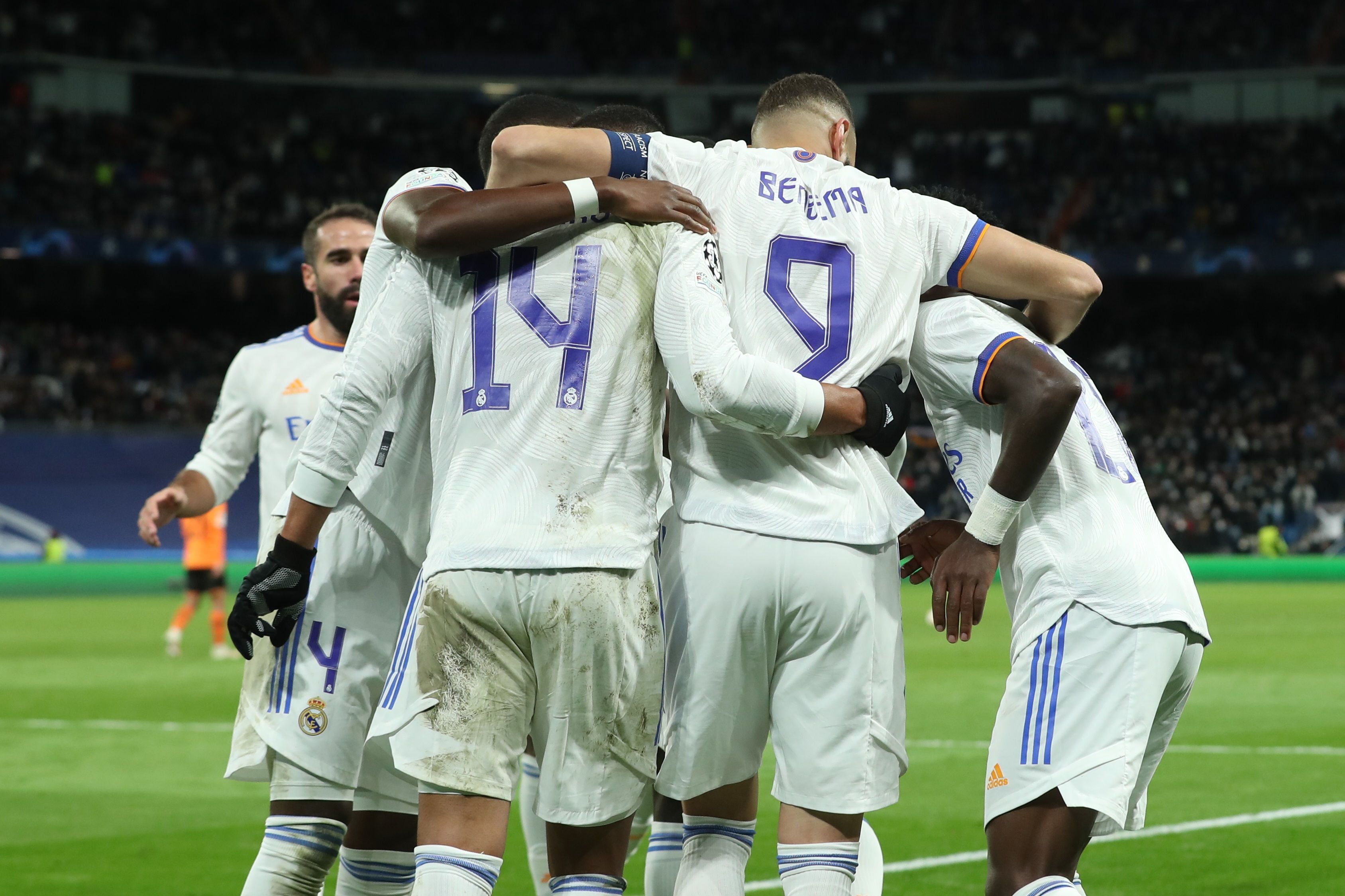 Real Madrid gana y sigue líder del grupo D en la Champions League