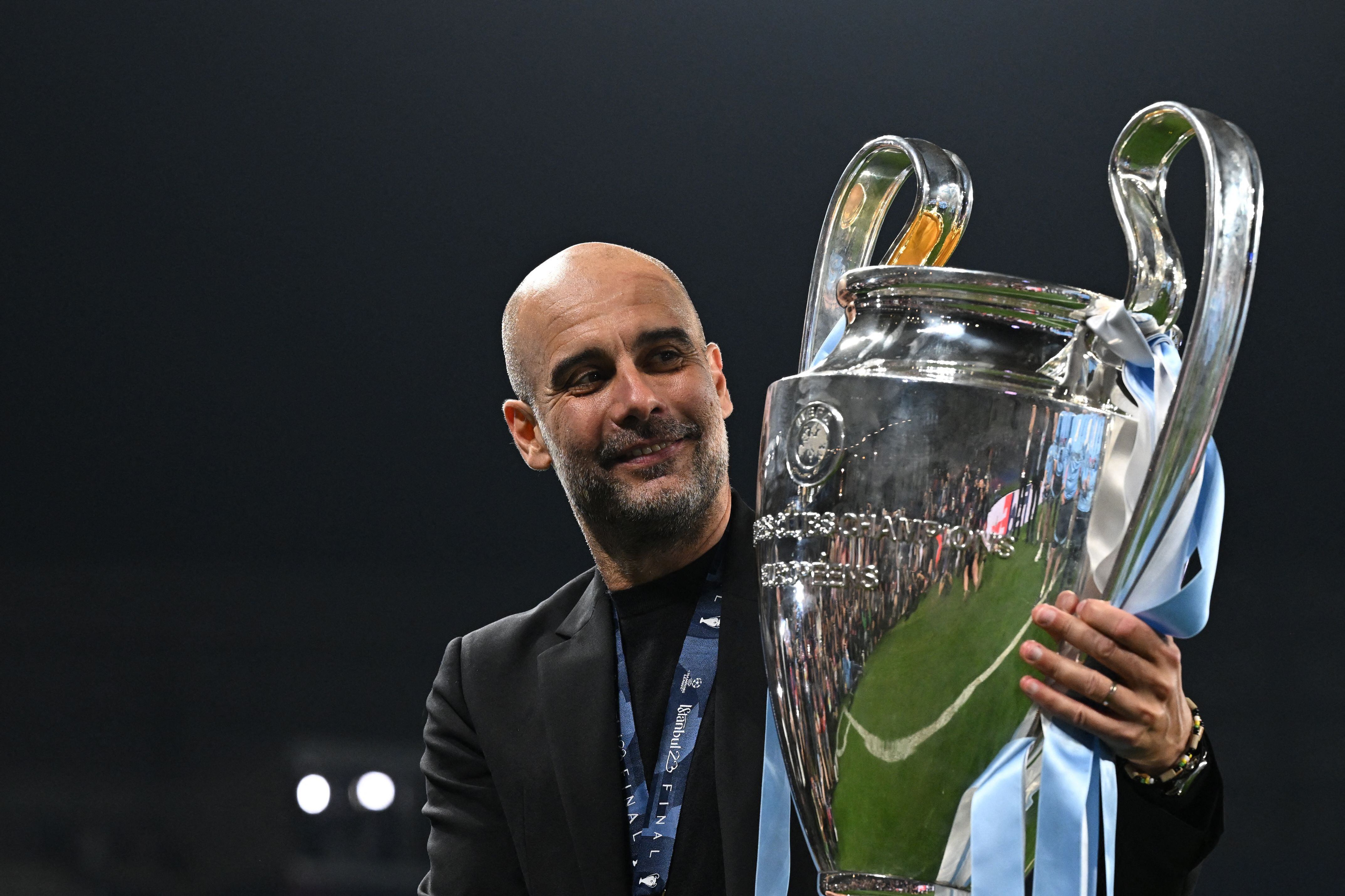El técnico español Josep Guardiola tiene a su haber un total de 37 títulos conquistados con 3 de los clubes más importantes del mundo y en 3 de las ligas más fuertes de Europa, donde consiguió en 3 ocasiones el máximo galardón tras ganar la UEFA Champions League con el FC Barcelona (2) y el Manchester City.
