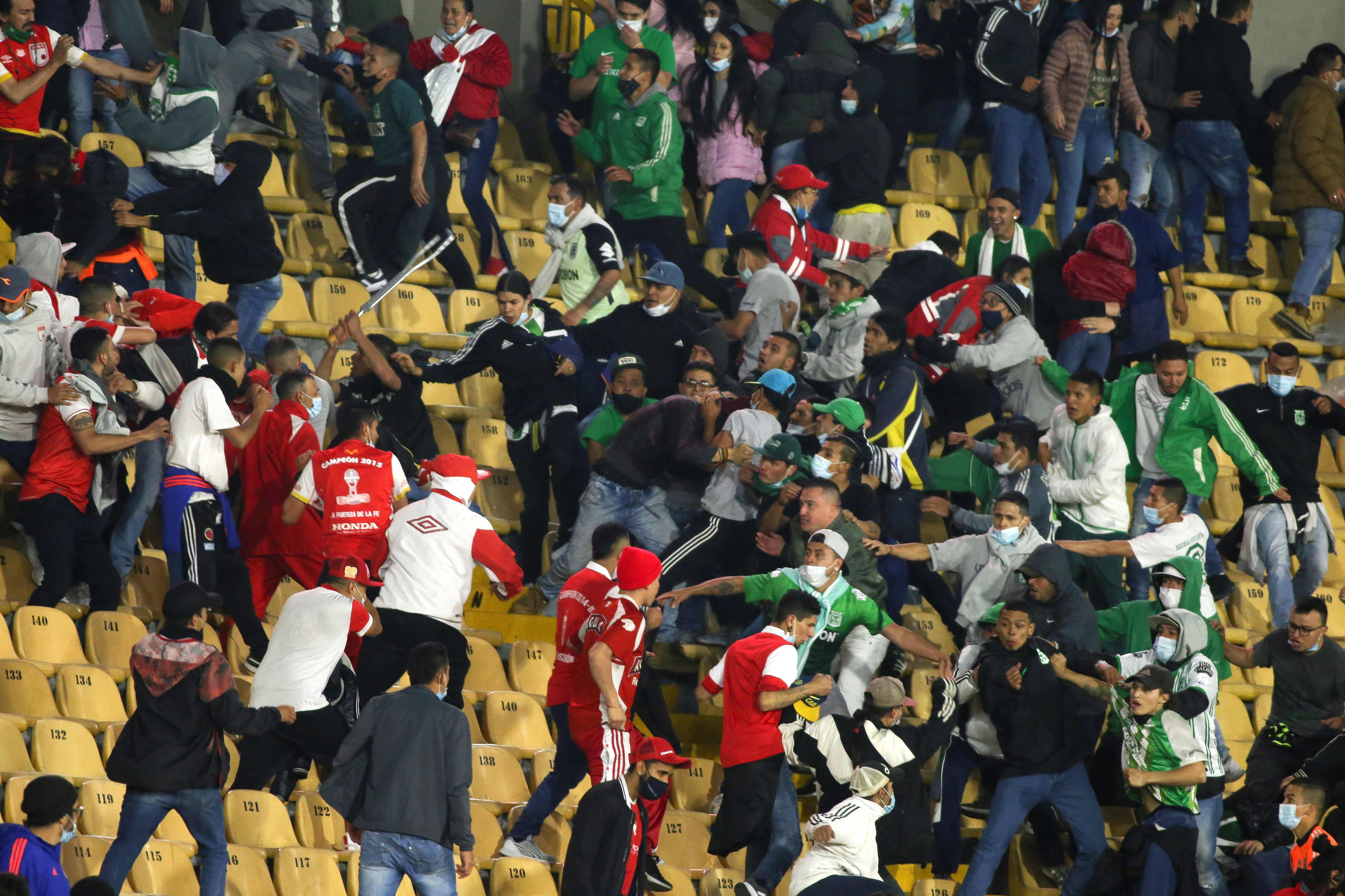 Violencia se registró en vuelta de público en partido de fútbol de liga colombiana en Bogotá
