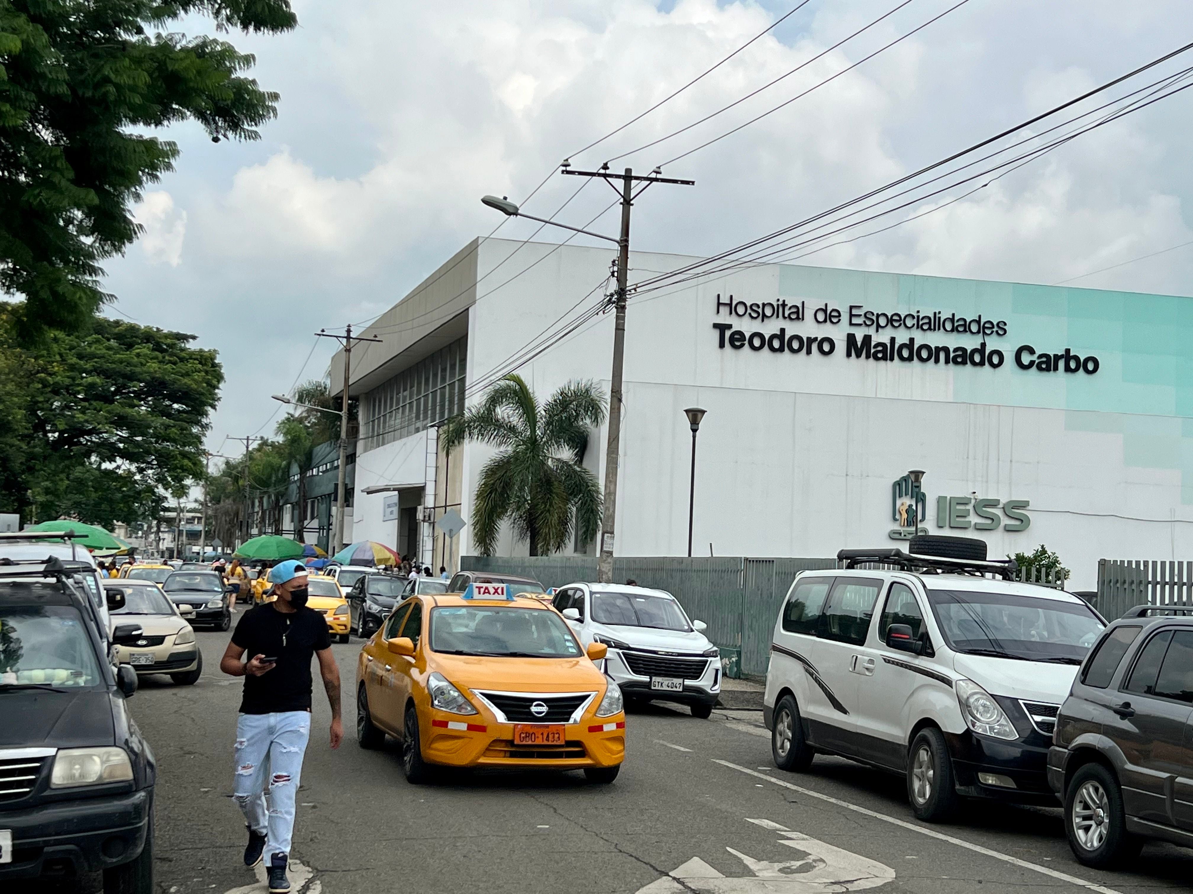 Nueve funcionarios del hospital Teodoro Maldonado Carbo han renunciado luego del asesinato de directora administrativa