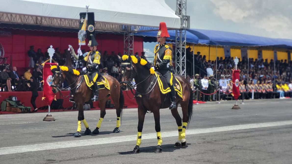 Desfile por el Día del Ejército Ecuatoriano Noticias El Universo