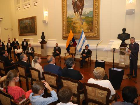 Los periodistas Tania Tinoco y Alfredo Pinoargote fueron condecorados de forma póstuma por el presidente Guillermo Lasso