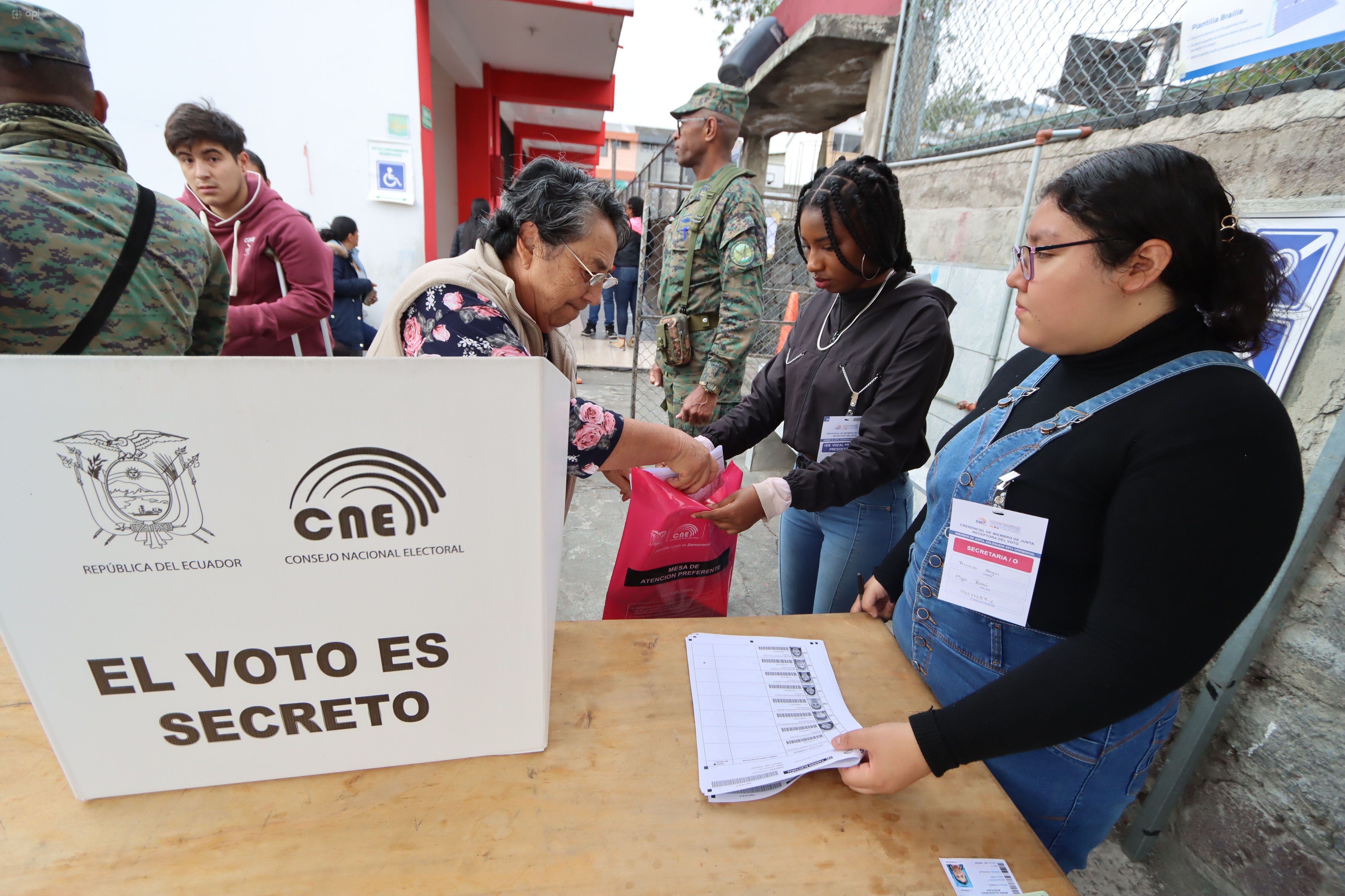 ¿Es obligatorio votar en la consulta popular y referéndum de este 21 de abril en Ecuador?