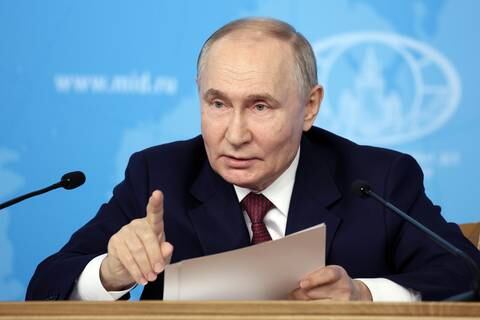 Vladimir Putin dijo que la guerra se termina si Ucrania retira sus tropas y renuncia a la OTAN