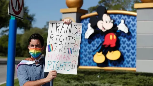 Algunos empleados de Disney protestaron contra la nueva ley. Getty Images