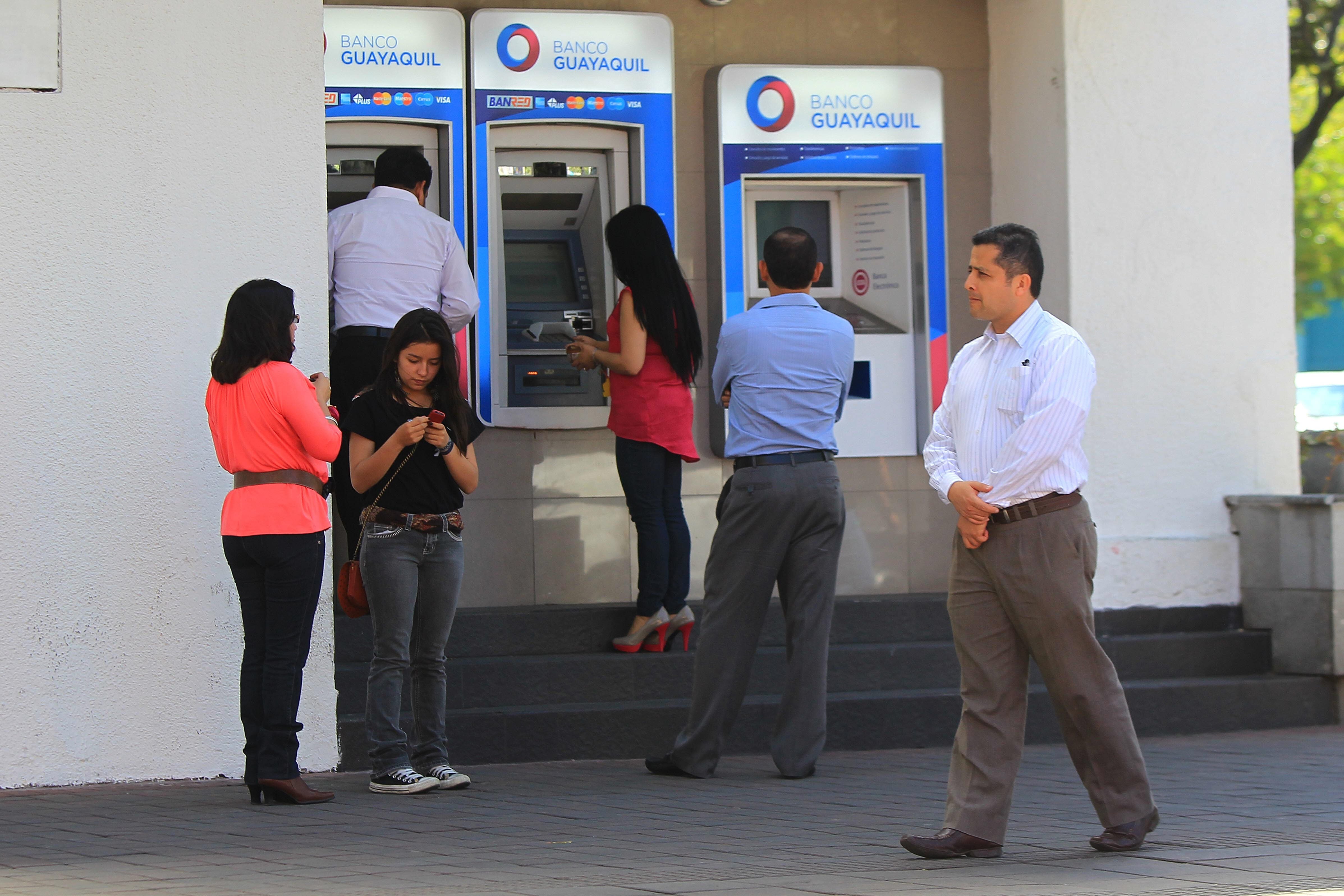 Así será la atención bancaria durante el feriado del Día del Trabajo en Ecuador