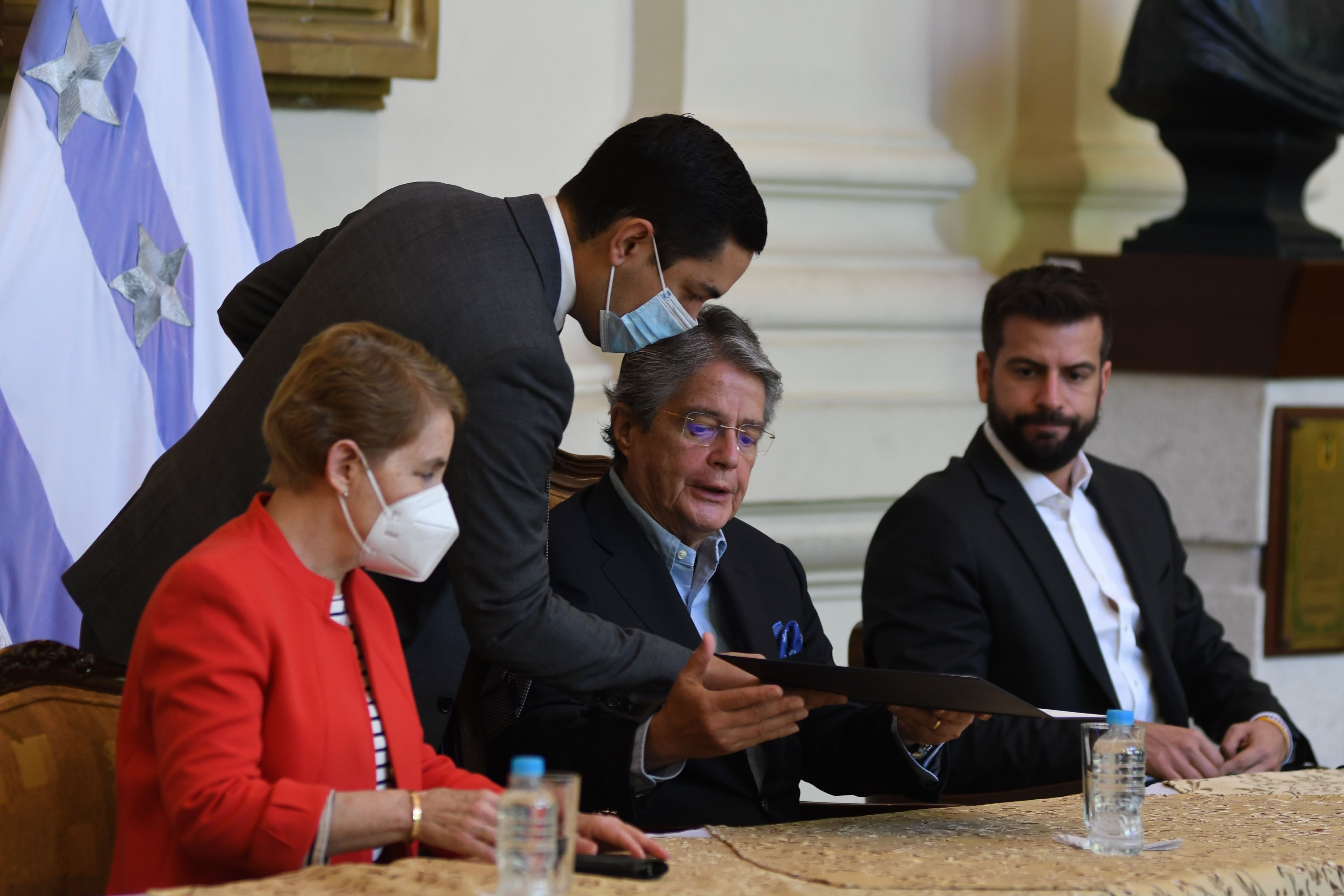 Guillermo Lasso firma decreto de creación de comisión para el diálogo y pacificación del sistema carcelario de Ecuador