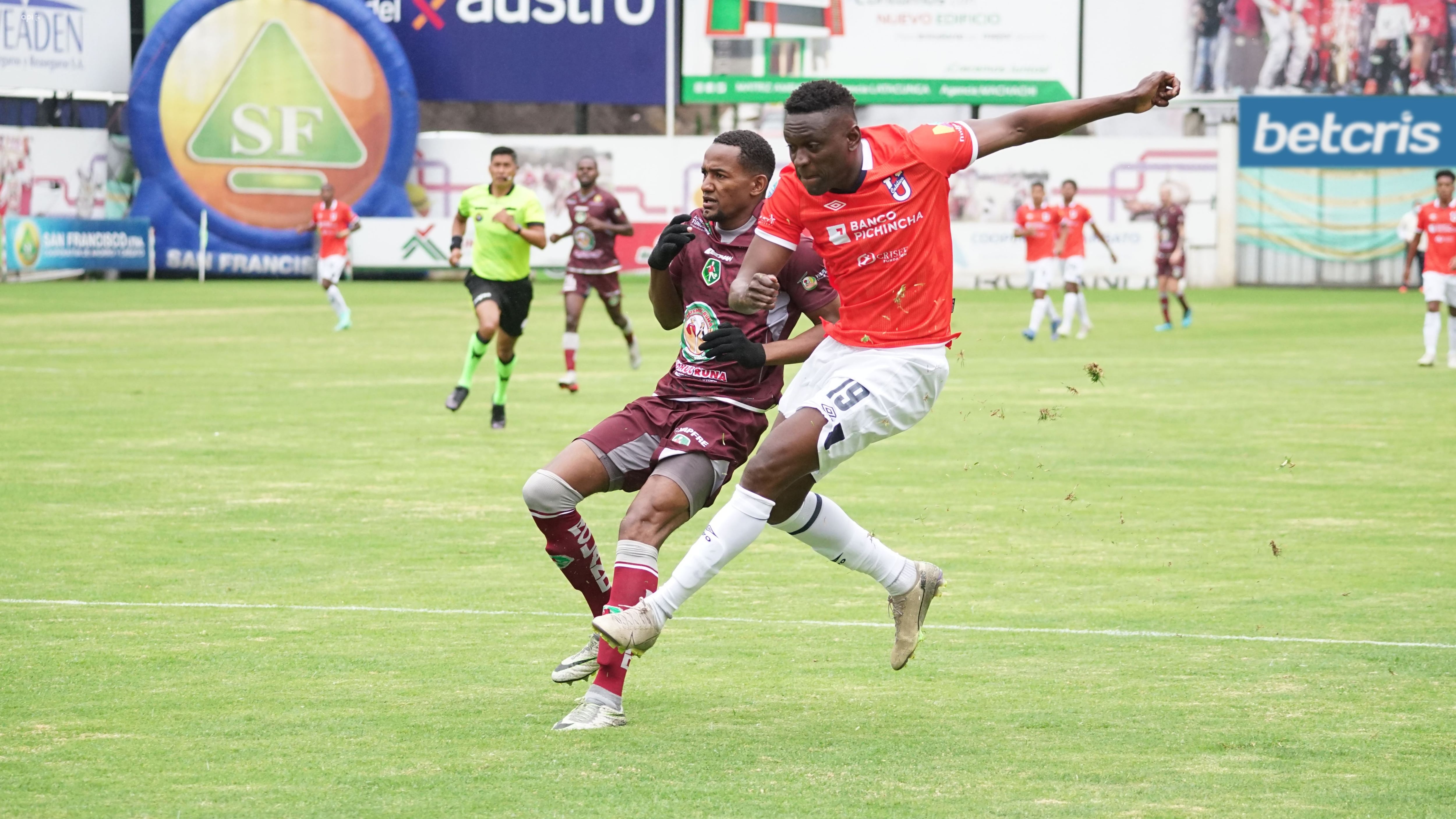 U. Católica gana de visitante a Mushuc Runa con doblete del goleador panameño Ismael Díaz